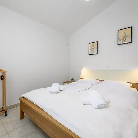 Apartment Tramontana Near The Basanija