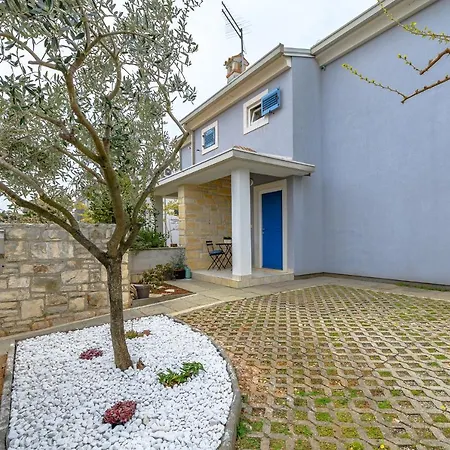 Tramontana Near The In - Umag Apartmán Bašanija