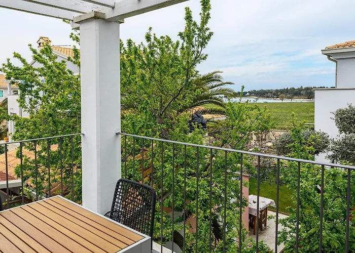 Tramontana Near The In - Umag Apartmán