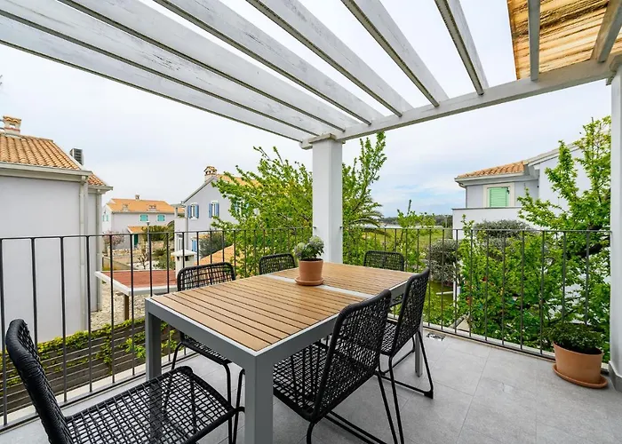 Tramontana Near The In - Umag Apartmán *